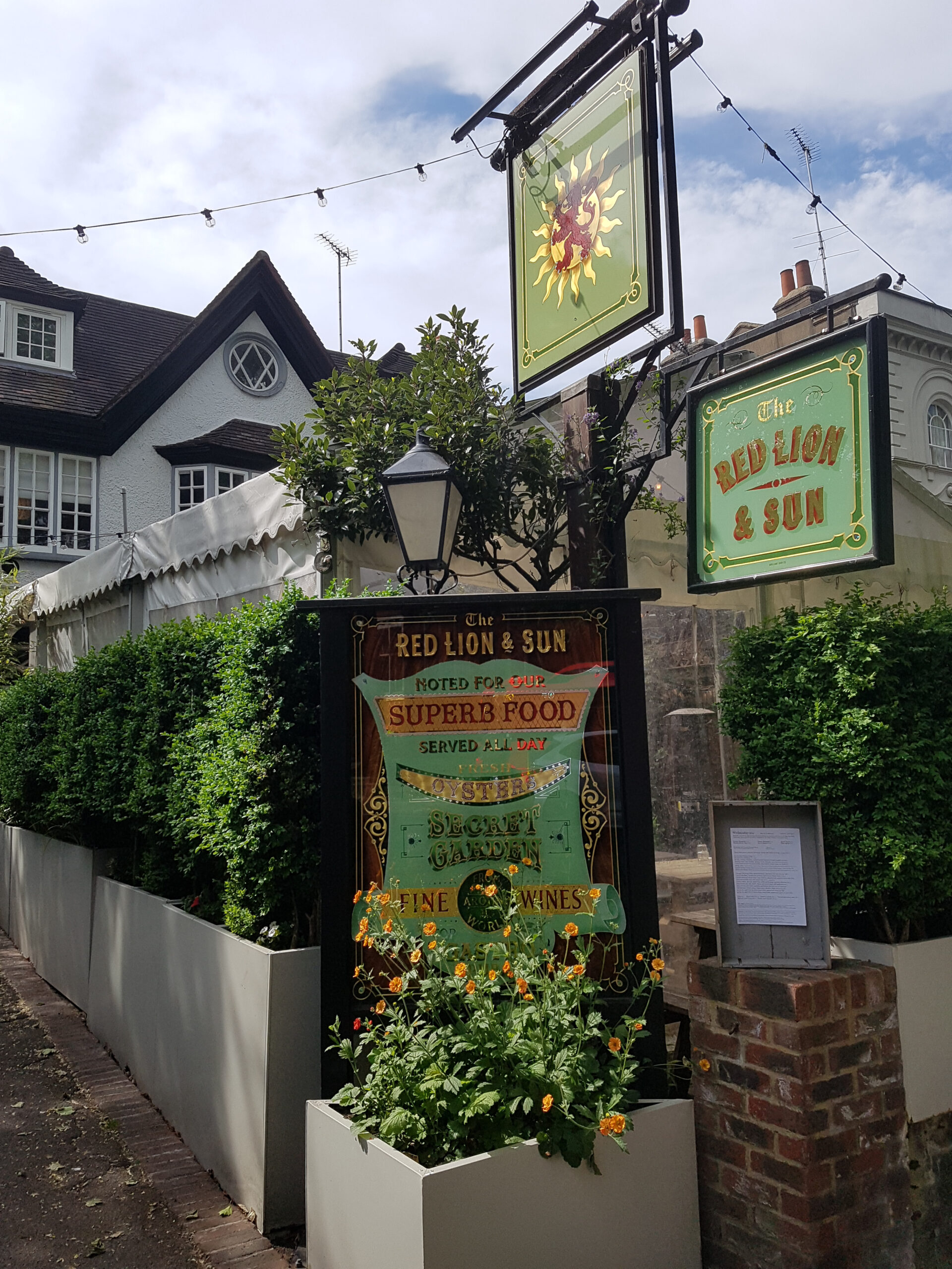 Red Lion & Sun